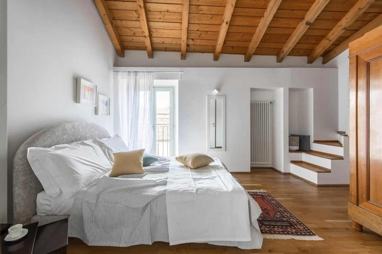 A Casa Nuccia Mansarda By Holiday Solutions Como 0*,  Italy