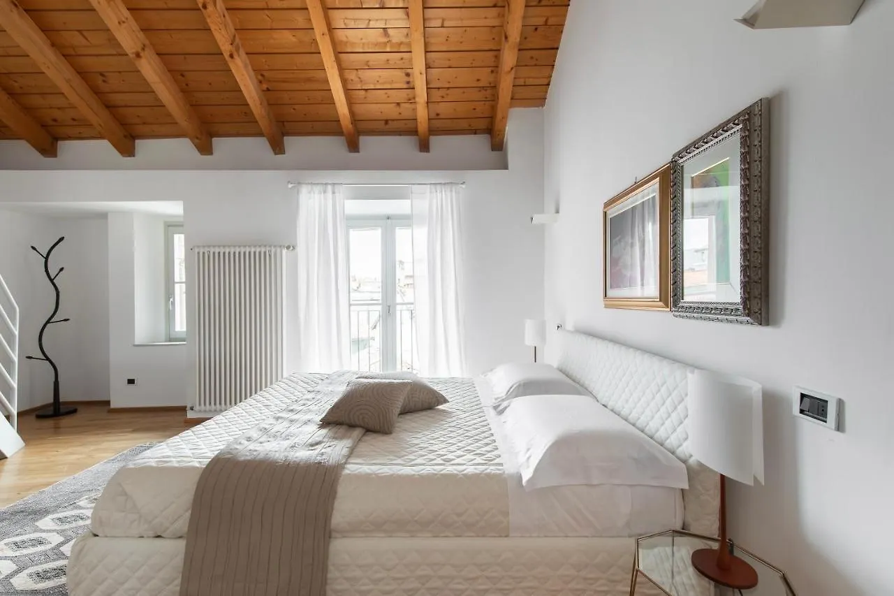 A Casa Nuccia Mansarda By Holiday Solutions Como Apartment