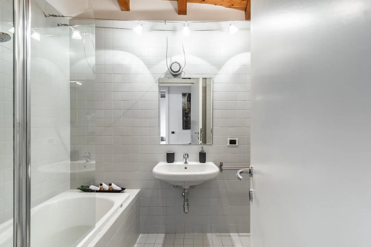 A Casa Nuccia Mansarda By Holiday Solutions Como Apartment