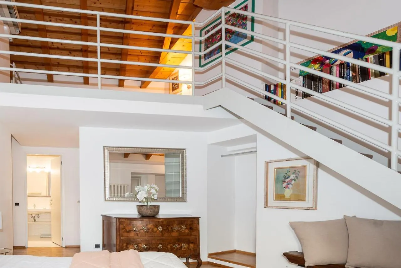 Apartment A Casa Nuccia Mansarda By Holiday Solutions Como