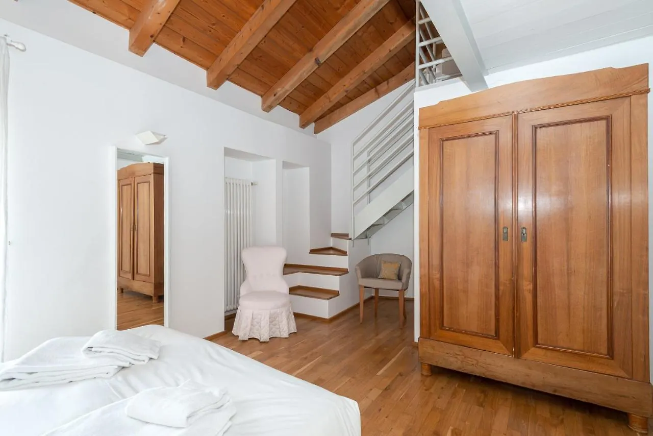 A Casa Nuccia Mansarda By Holiday Solutions Como 0*,
