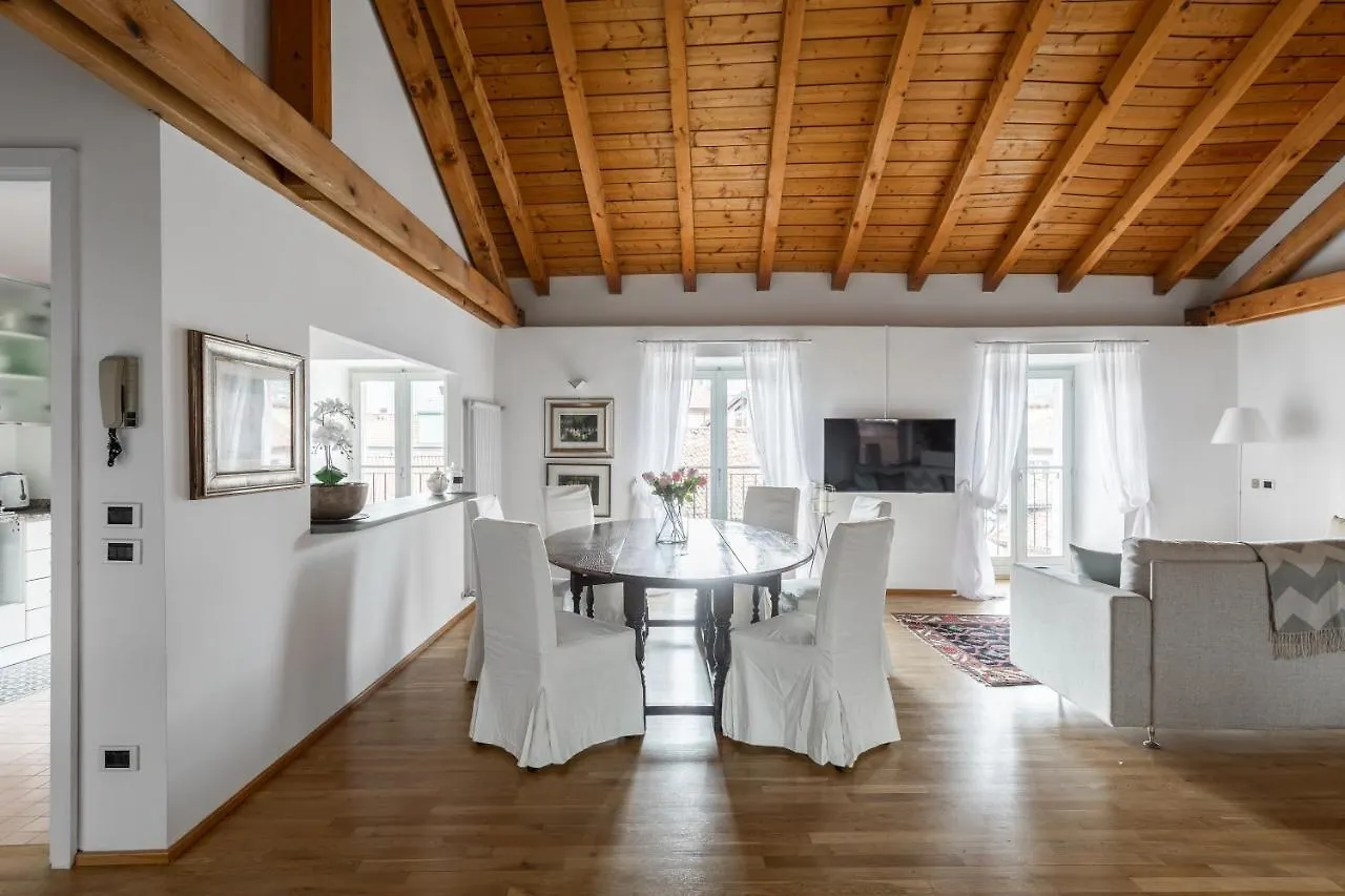 A Casa Nuccia Mansarda By Holiday Solutions Como