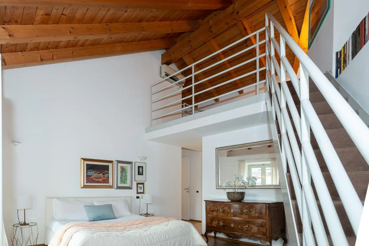 A Casa Nuccia Mansarda By Holiday Solutions Como 0*,