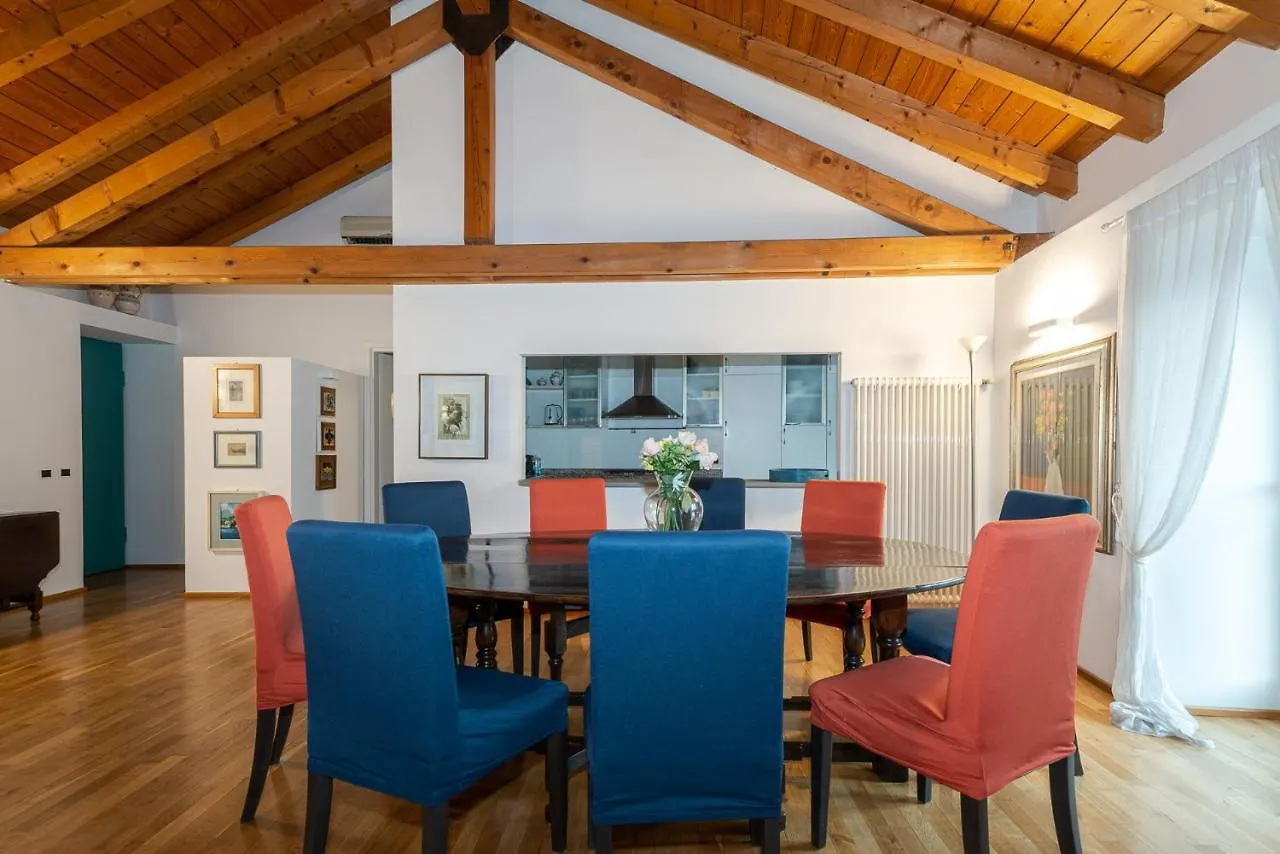 A Casa Nuccia Mansarda By Holiday Solutions Como Apartment