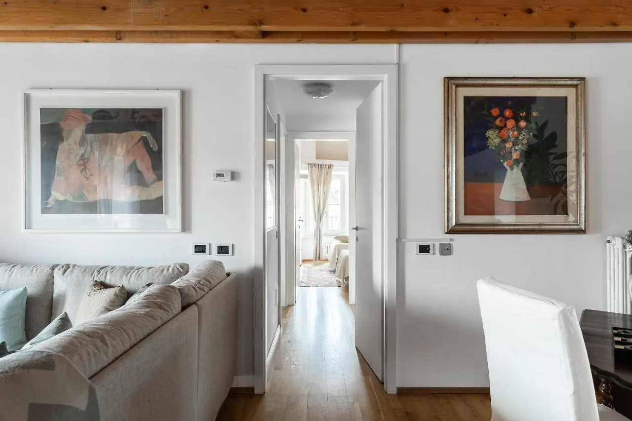 A Casa Nuccia Mansarda By Holiday Solutions Apartment Como